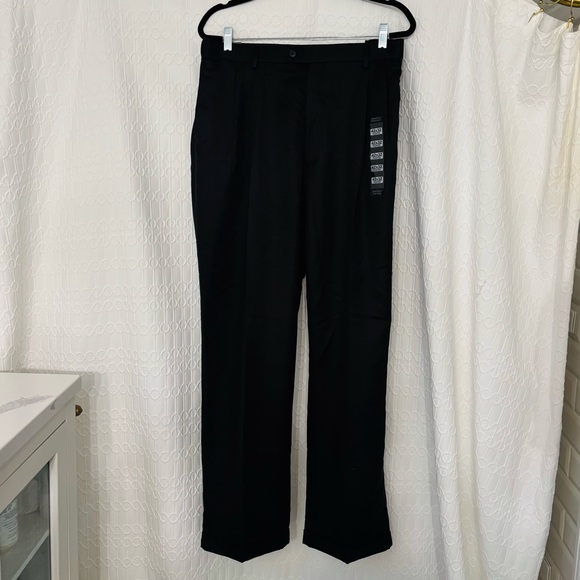 Perry Ellis Portfolio Men's No Iron Folio-Fit Pleated Front Chino Pant - Picture 1 of 6